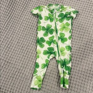 Bums & Roses short sleeve 2 way Zipper Romper happy go lucky size 0-3 months